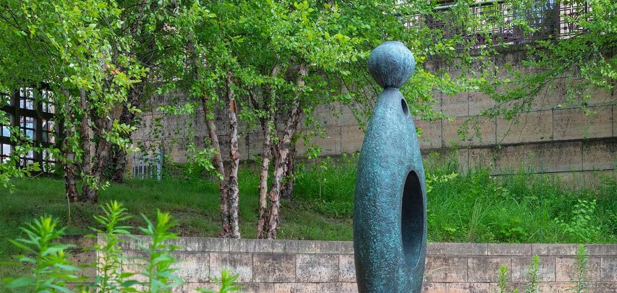 Sculpture outside Eiteljorg Museum